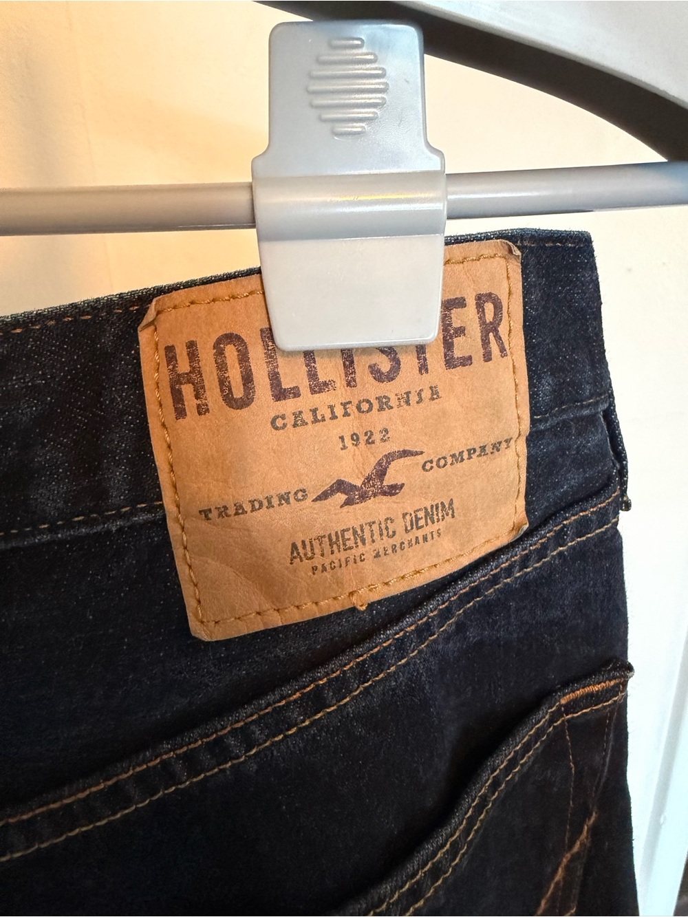 Hollister Men’s Straight Jeans (W32xL30) - Picture 8 of 8